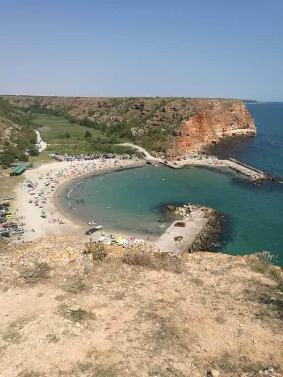 Къща За Гости "Черната Роза" บุลกาเรโว ภายนอก รูปภาพ