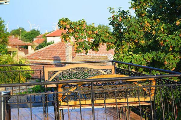 Къща За Гости "Черната Роза" บุลกาเรโว ภายนอก รูปภาพ